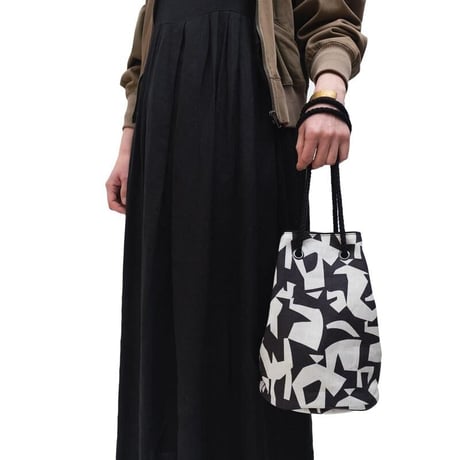 YARN＆COPPER　Linen bucket bag 'Athens' black