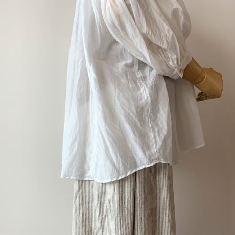 suzuki   takayuki    puff-sleeve blouse   　nude