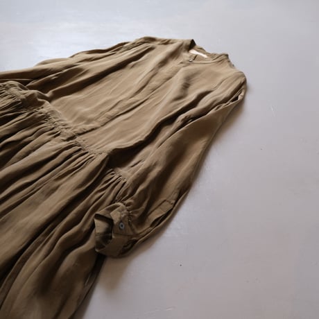 suzuki takayuki　dropped torso dress　Kahki　A221-20