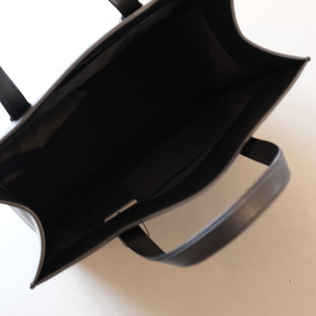 intoxic.　イントキシック　RESONATES TAKEN PLAIN　BLACK　RE-001B