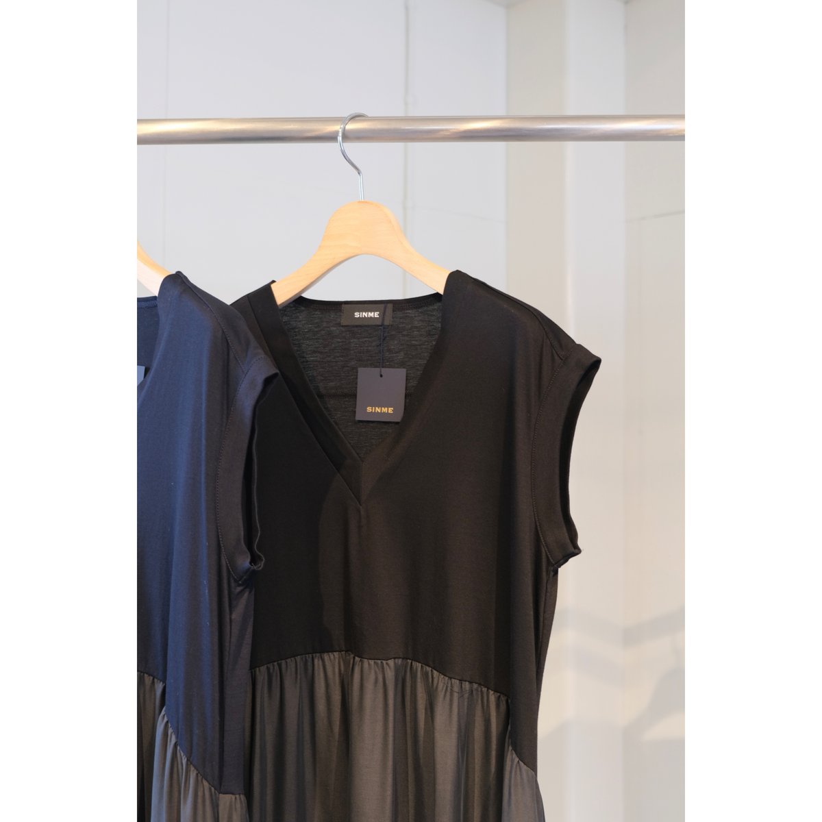 SINME VネックC/Sワンピース ブラック×ブラック VネックC/Sワンピース ブラック×ブラック - SINME ONLINE STORE