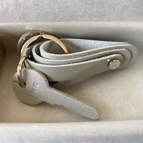 FOLD 3R KEY HOLDER   GRAY