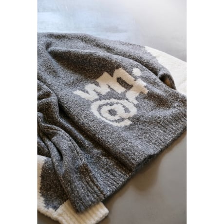 Thomas magpie   knit “WH@T”