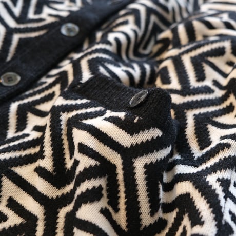 thomas mag pie     knit cardigan “四方八方”