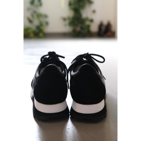 BEAUTIFUL SHOES  OLD RUNNING