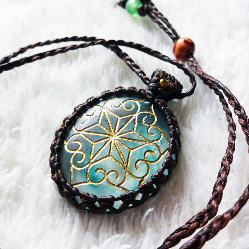 アイヌ曼荼羅のマクラメガラスペンダント | EZO GLASS 