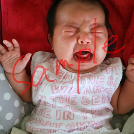 赤ちゃん泣き顔