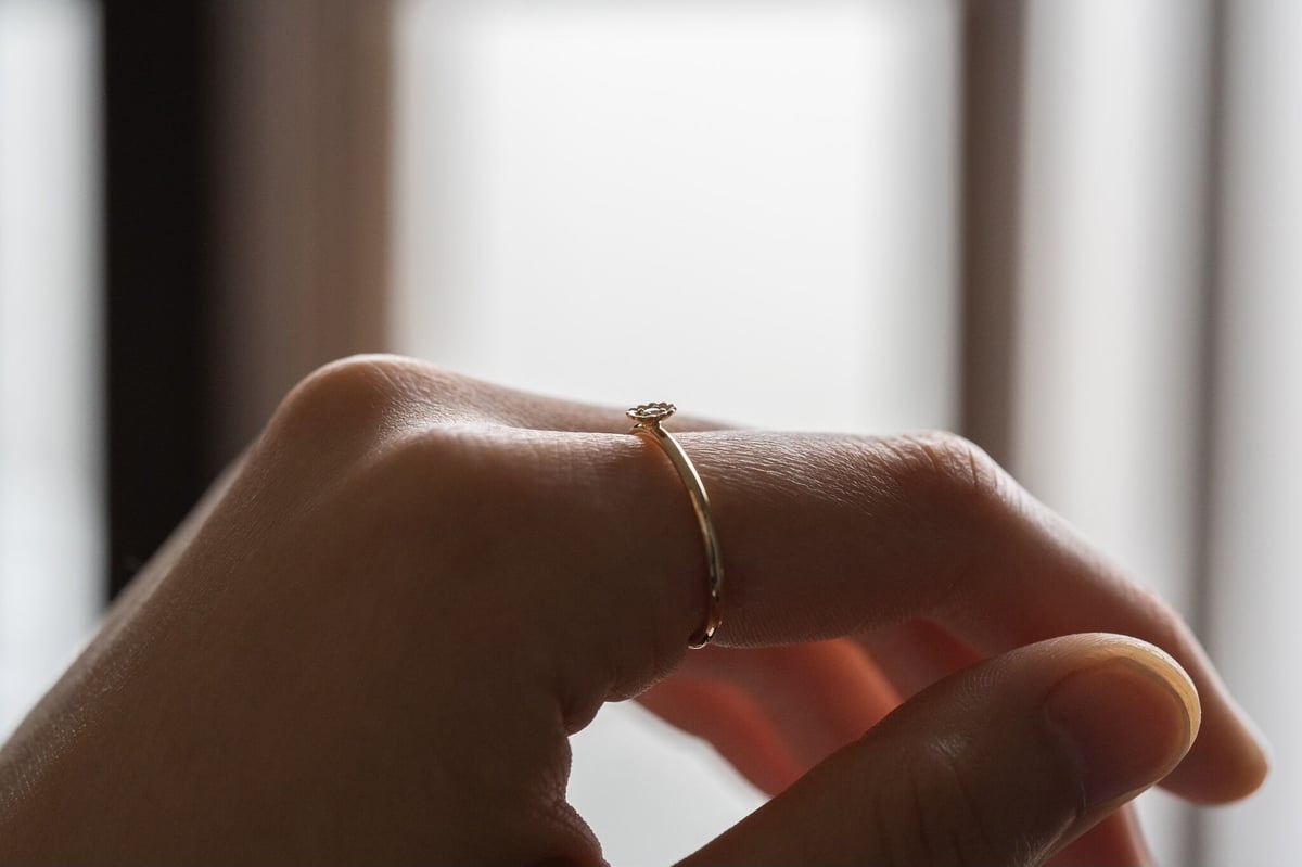 【kasumi.k】Cartieイエローゴールドリング K18イエローゴールド ピンキーリング | 高品質 金・プラチナ