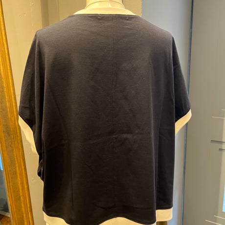 QTUME ロゴTシャツ