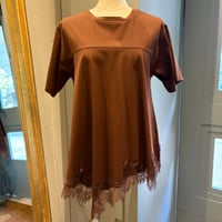 huitieme nid 裾イレギュラーレース半袖Tシャツ