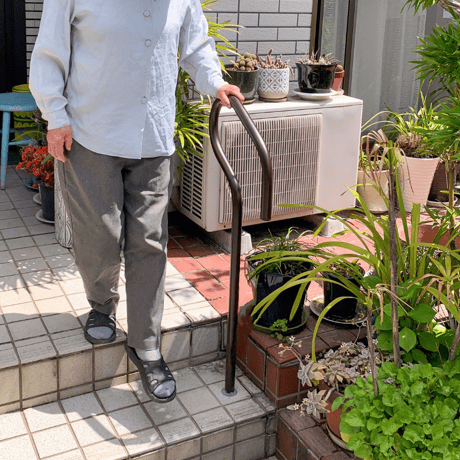 「アイレ」 1本脚手すり 屋外の小段差手すり 玄関ポーチや勝手口に 日本製