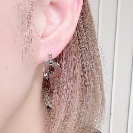 ドラゴンズグッズ　ピアス　種類：D036-ST-D