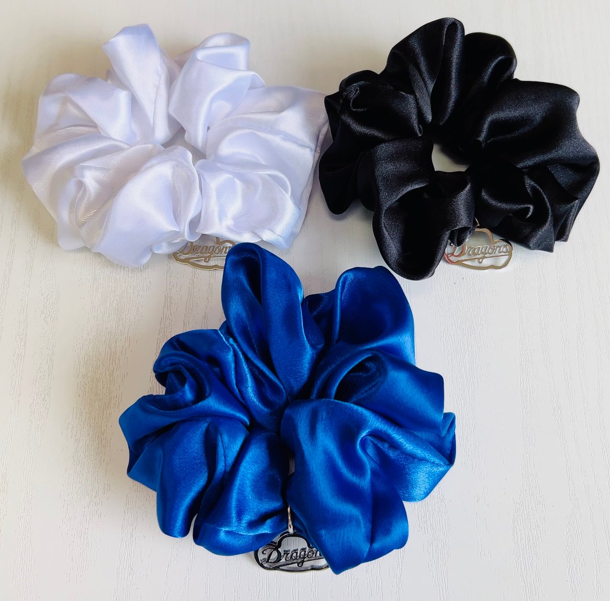 ドラゴンズグッズ チャーム付シュシュ 種類：D034-BL | c.i.f