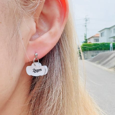 ドラゴンズグッズ　ピアス　種類：D030-D-BK/WH