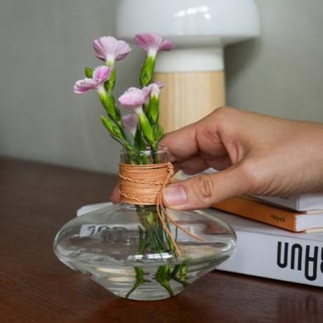 WIDE GRASS + LEATHER CORD VASE / 革紐のアクセントとガラスの組み合わせが上質なガラスベース / CLEAR , GRAY