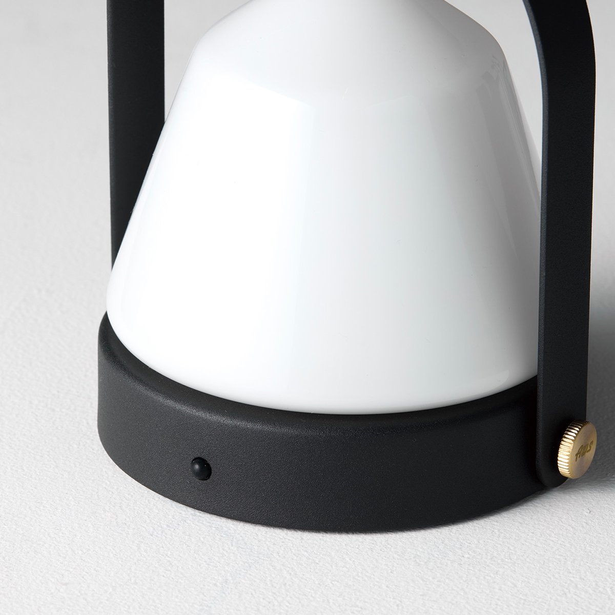 Caravan - LED lantern 2 / 安定した使いやすさの充電式のLEDランタン