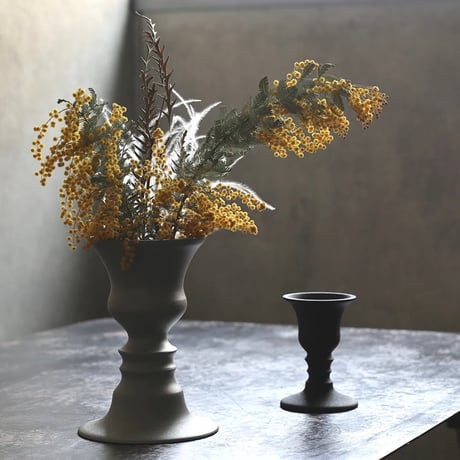 Montote classic Flower vase / よく眺めてみると、２人の向かい合った人物の横顔が浮かび上がる花瓶 / フラワーベース