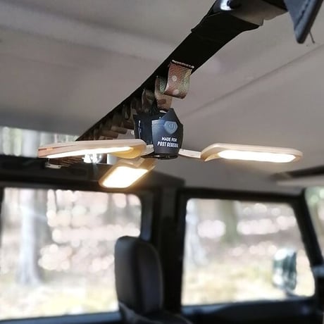 様々なライフシーンで使えるLEDライト / TRI-PANEL SOLAR CHARGED  / NEW サックスブルー ,サンドベージュ ,オリーブカーキ ,ブラック / POST GENERAL