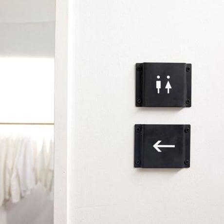 シンプルで視覚的にもわかりやすいサインプレート /  Men , Women , TOILET  / サイズ 約w103×d12×h80mm / 木ネジ付き homestead