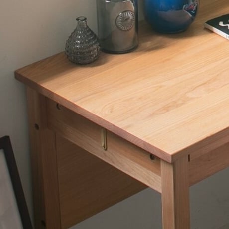 WOOD DESK 100 / 滑らかな木肌と明るいナチュラルな色味のアルダー無垢材のデスク / 100cm幅