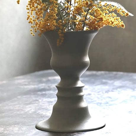 Montote classic Flower vase / よく眺めてみると、２人の向かい合った人物の横顔が浮かび上がる花瓶 / フラワーベース