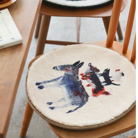 CHAIR PAD by Atelier KOTETSU / 色彩豊かで生き生きとした動物たちのイラストは見ているだけで元気を与えてくれるチェアパッド
