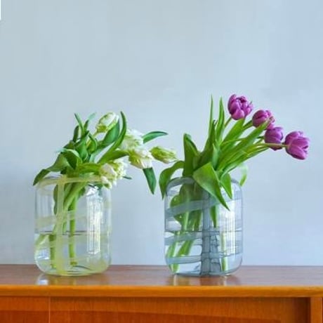 SUMU GRASS VASE / Mサイズ / 北欧の霧景色を思わせるような淡いカラーリングのビッグガラスベース / YELLOW , GRAY