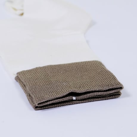 シルクが気持ちいいバイカラーの靴下 / WHITE , BEIGE , BLACK / made in japan
