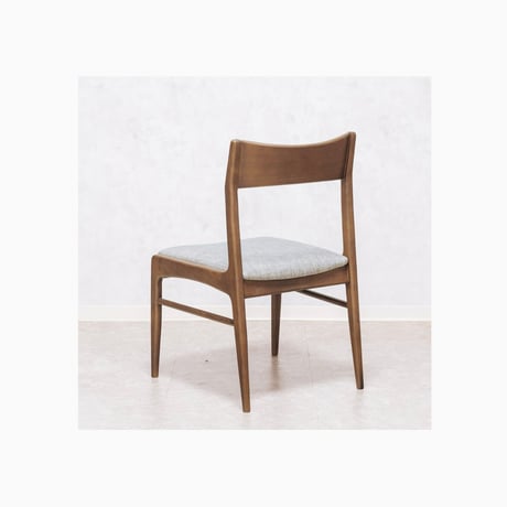 ＯＡＫ × ＦＡＢＲＩＣ  ＤＩＮＩＮＧ ＣＨＡＩＲ / シャープなシルエットのオーク材 ダイニングチェア / BROWN