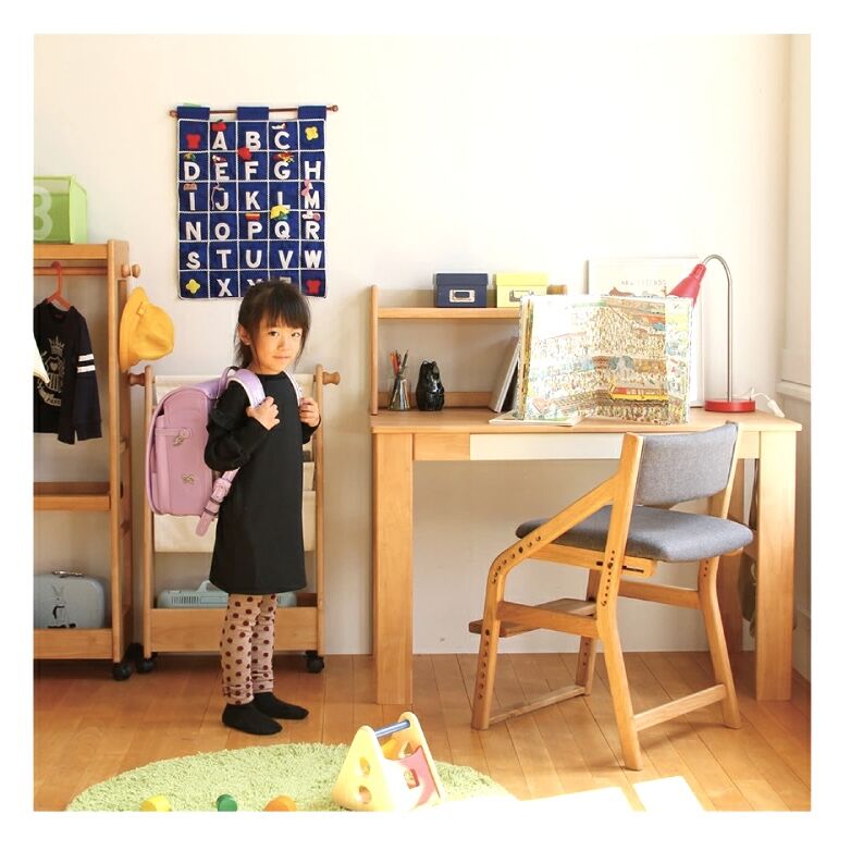 シンプルなナチュラルテイストのデスク / テーブル 天然木