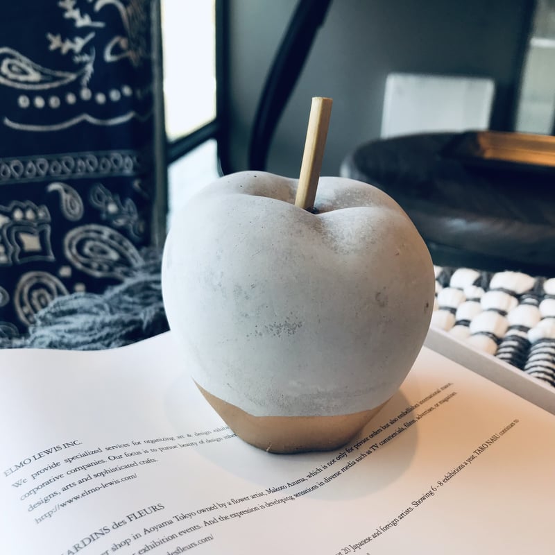 コンクリート フルーツのアートオヴジェ / ペーパーウエイト / Steven