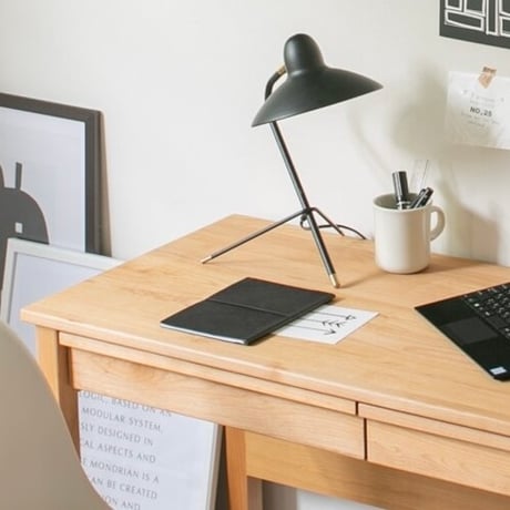 WOOD DESK 100 / 滑らかな木肌と明るいナチュラルな色味のアルダー無垢材のデスク / 100cm幅