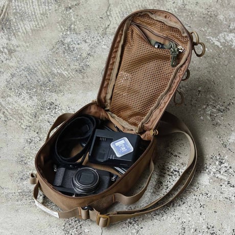 4WAY BACKPACK POUCH / ショルダーベルトの取り外しができるマルチユースポーチ / WOLF BROWN , BLACK