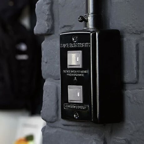 SWITCH PLATE STEEL / 壁面のスイッチパネルをスタイリッシュにおしゃれに変身 / スイッチプレート / 1口 2口 縦長1口  / コンセントカバー / ARTWORK STUDIO