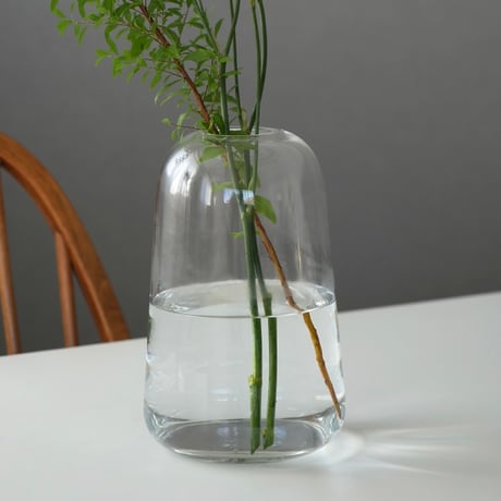 シンプルだけど愛らしい丸みを帯びたフォルムが特徴的なフラワーベース / DOMU ガラスベース / S , M , Lサイズ /
