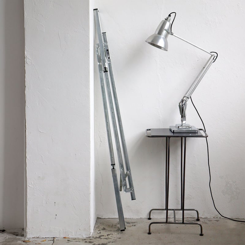 INDUSTRIAL SIDE TABLE / 無骨なインダストリアルデザインの
