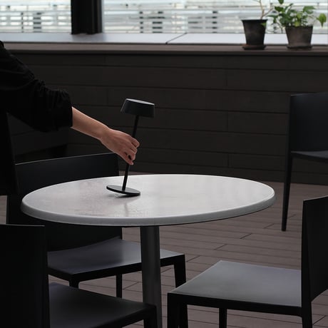 Olika CORDLESS LED TABLE LIGHT / タッチセンサー式 / フロアライト / フロアランプ /コードレス 充電式 / ホワイト , グレージュ , ブラック