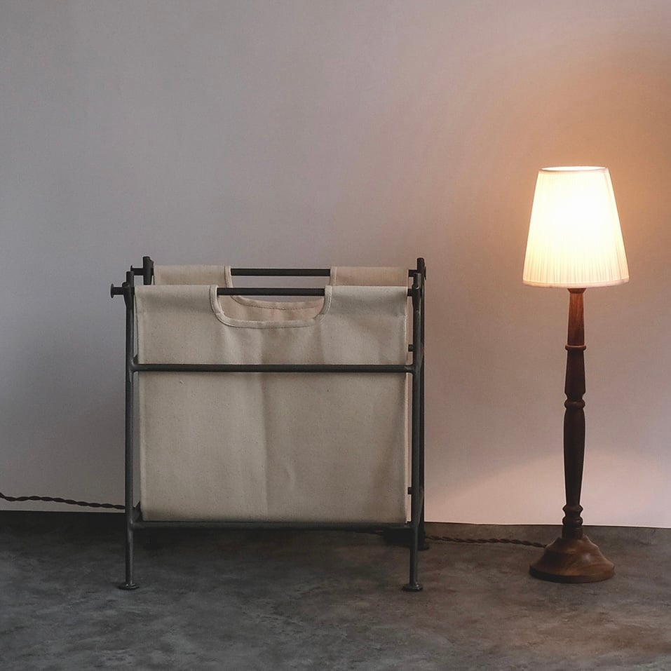 iron × canvas magazine rack / 汚れたら洗えるキャンバス生地のマガ