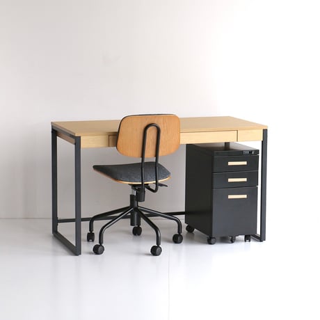 STYLISH DESK 1200 / SIMPLE STYLING / シンプルでスタイリッシュなデスク / 木製デスク / サイズ : W1200×D600×H725mm