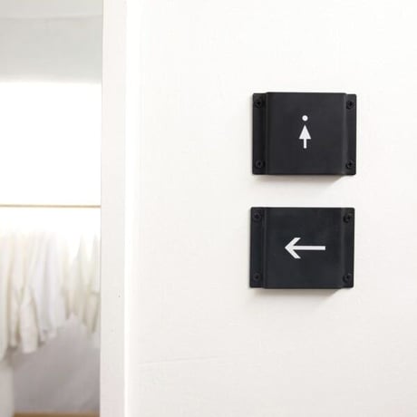 シンプルで視覚的にもわかりやすいサインプレート /  Men , Women , TOILET  / サイズ 約w103×d12×h80mm / 木ネジ付き homestead