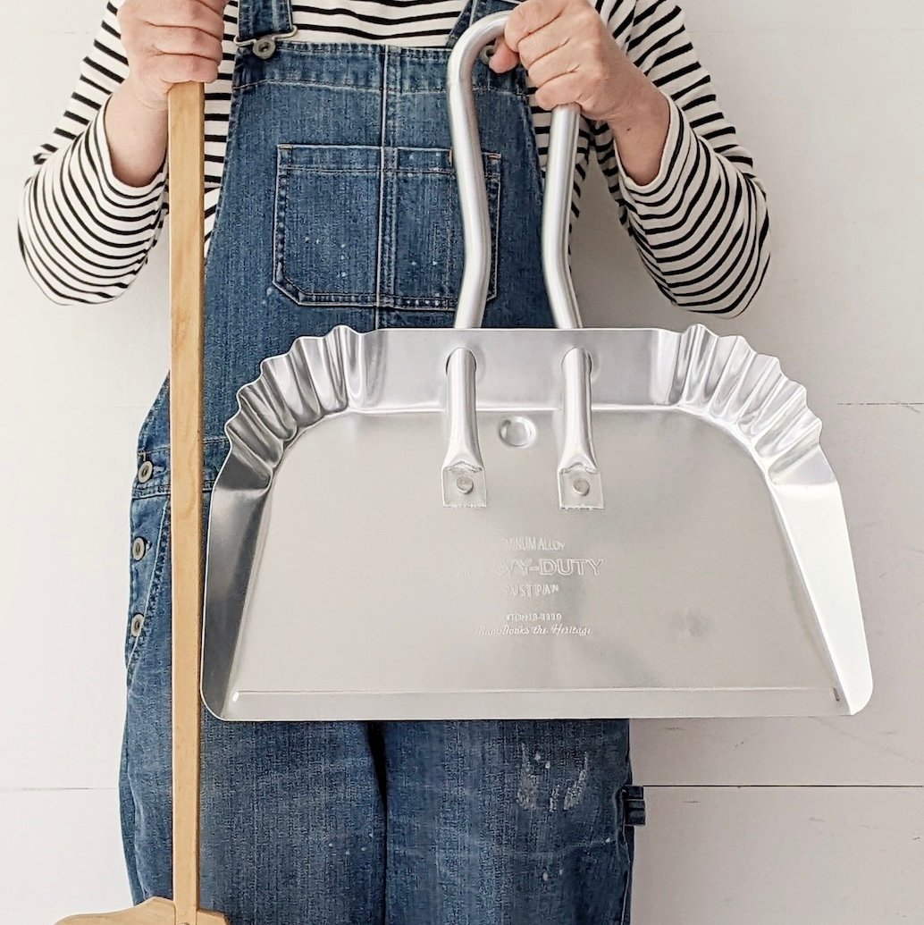 ALUMINUM DUSTPAN / アルミ素材の軽量で実用的なちりとり / ダストパン