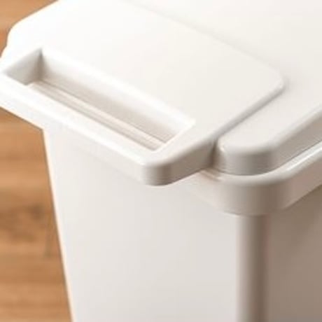 HANDLE DUST BOX / WHITE , BEIGE , GREEN / 暮らしに馴染やさしいニュアンスカラーと機能的なハンドル設計のダストボックス