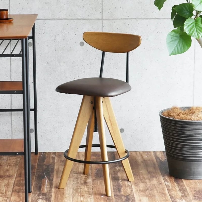 Bar stool / 機能性と美しさを兼ね備えたバースツール