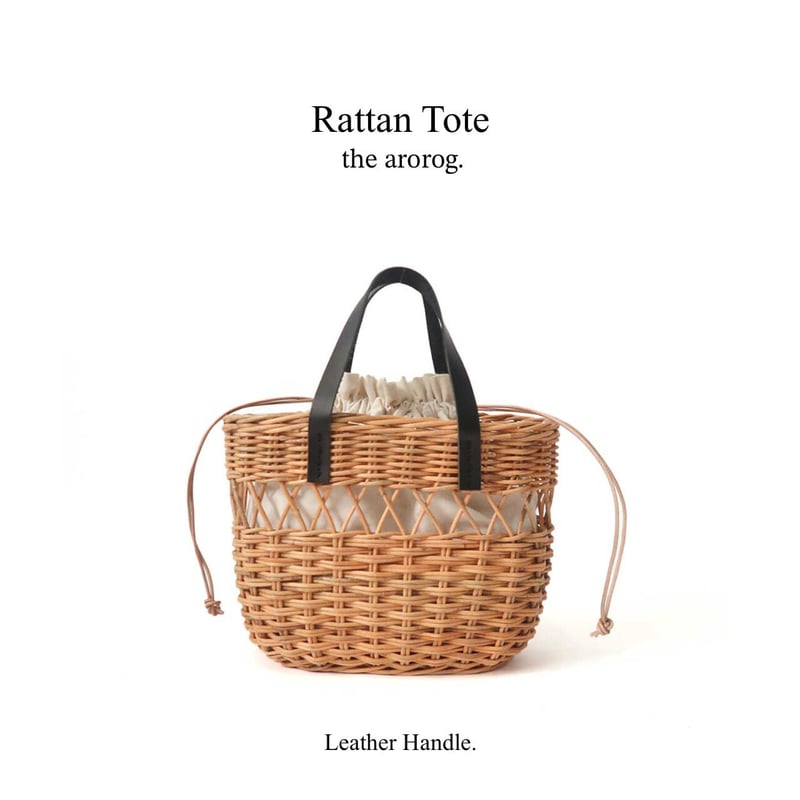 マホガニー製のハンドルがアクセントになったレクトバッグ / 貴重品も