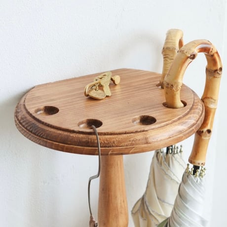 PINE WOOD UMBRELLA STAND by NEIN MARKE / アンティークなディテールの木製スタンド / 傘収納 傘立て