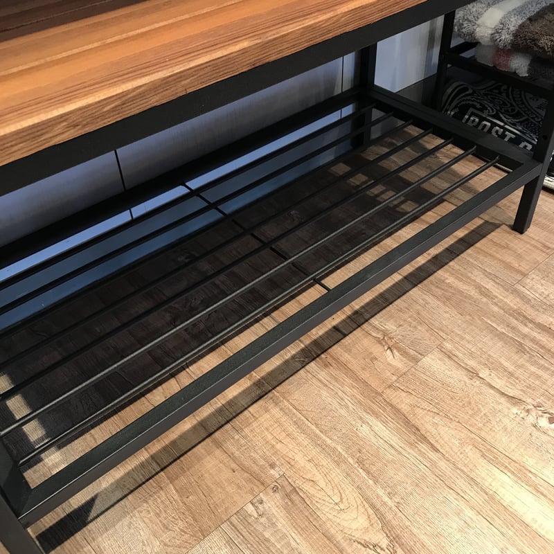 マットな質感のアイアン素材とパイン材の4段ラック / 棚板調整可能