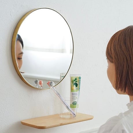 BRASS ROUND MIRROR 320 / 上質さをプラスして空間全体の完成度を上げてくれる真鍮ミラー / φ32cm