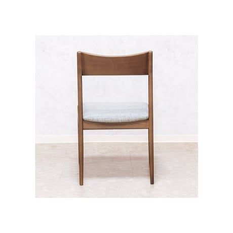 ＯＡＫ × ＦＡＢＲＩＣ  ＤＩＮＩＮＧ ＣＨＡＩＲ / シャープなシルエットのオーク材 ダイニングチェア / BROWN