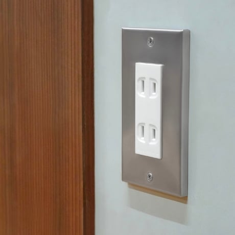 SWITCH PLATE / シンプルで美しい質感のコンセントプレート / STAINLESS , BRASS