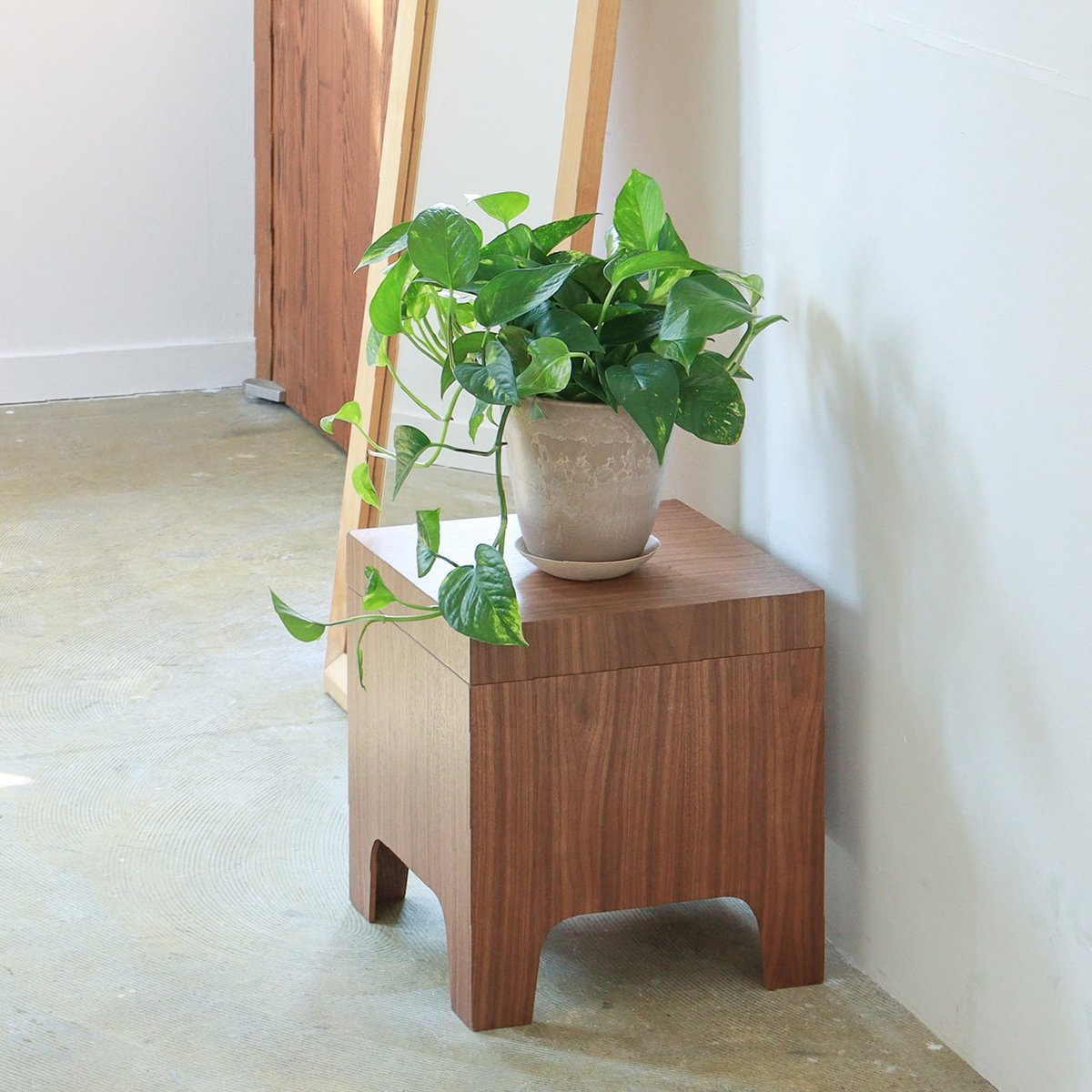 WOOD LOW SIDE TABLE / LUXE 上質な木目と温もりある質感が魅力のローサ